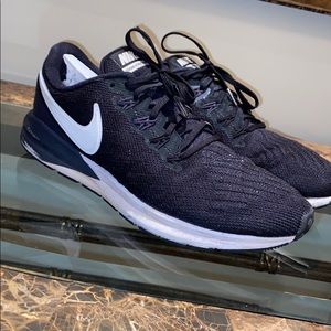 NIKE Zoom Structure 22
